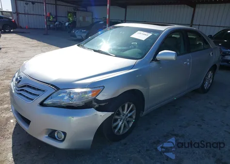 2010 Toyota Camry Xle z USA, uszkodzony, nr VIN 4T1BF3EK5AU015263